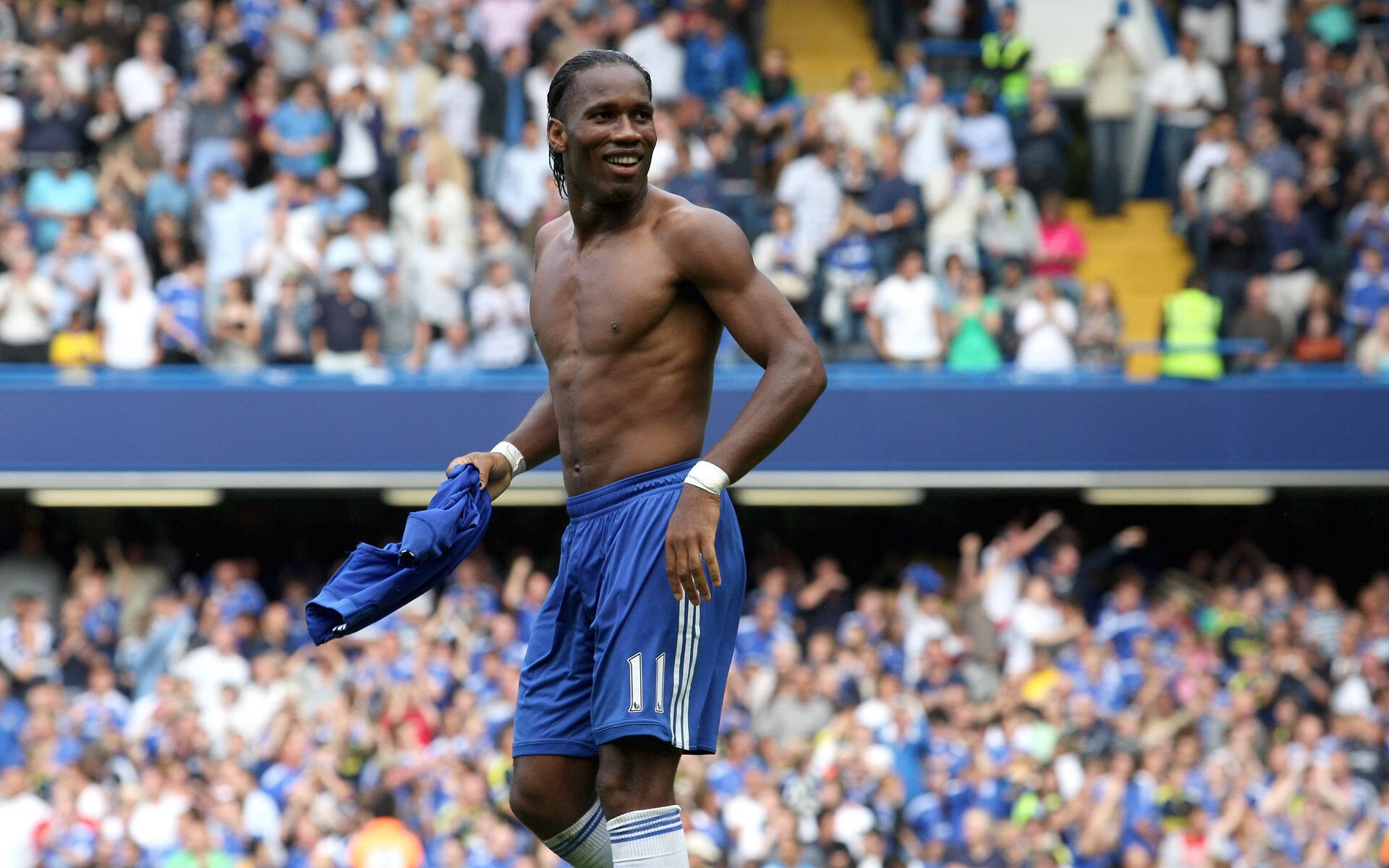 表现优异首场状态出色,IG观众沸腾!,浓眉哥重返赛场赛场气氛高涨